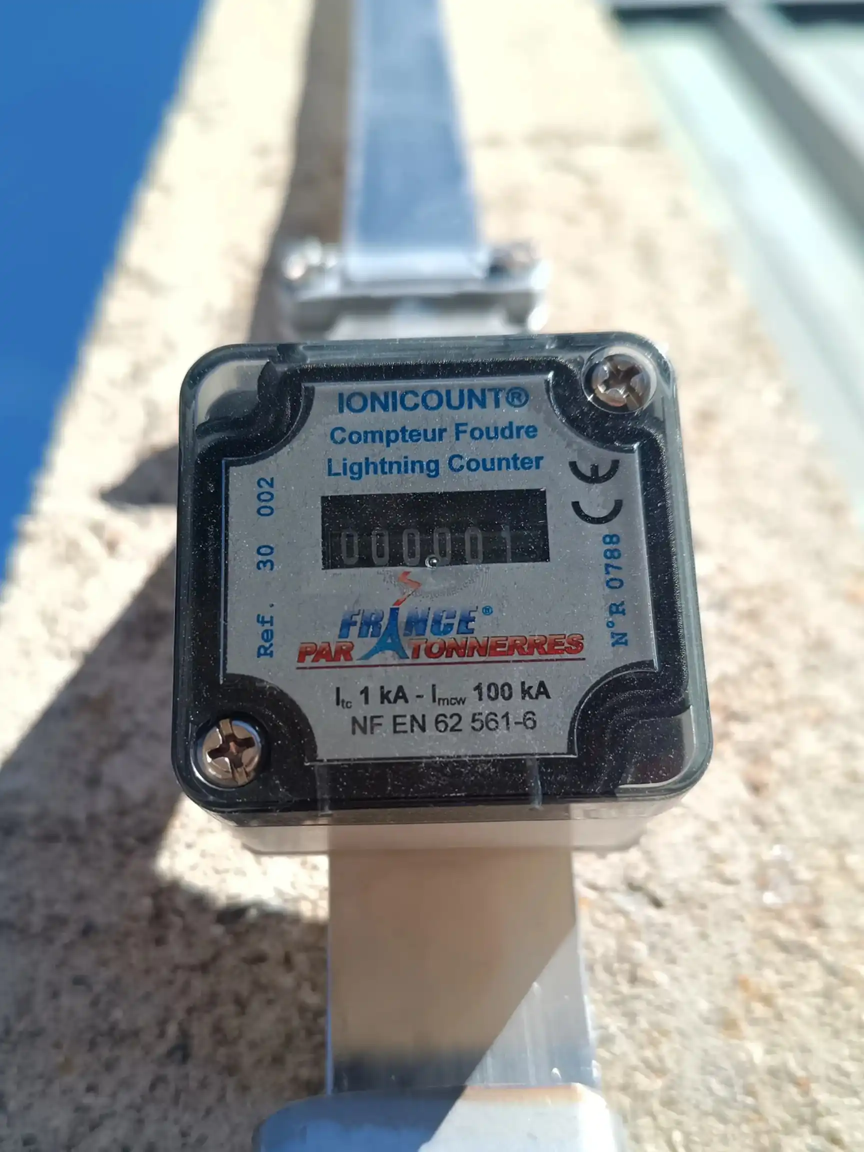 Installation d’un compteur d’impact de foudre - France Paratonnerres Toulouse